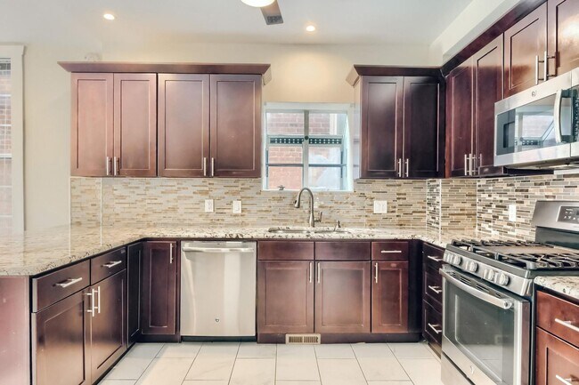 Building Photo - Bright, beautiful home in the Uptown area ...