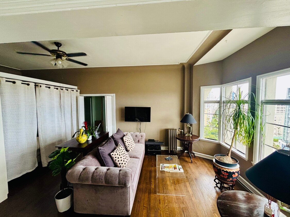 Foto principal - 800 E Ocean Blvd