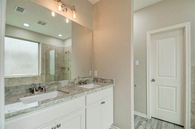Foto del edificio - 1610 Thornhollow Dr