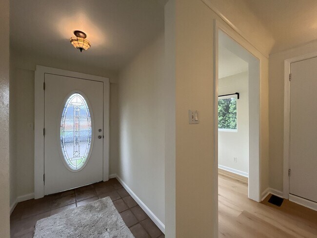 Foto del edificio - Character-Filled Concordia Home with Flexible Living Spaces & Gas Fireplace