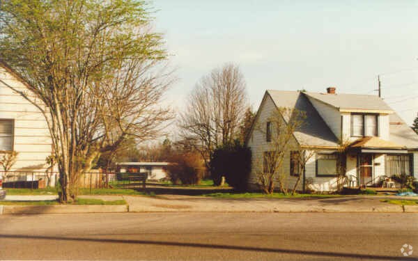 Building Photo - 6511 NE Prescott St