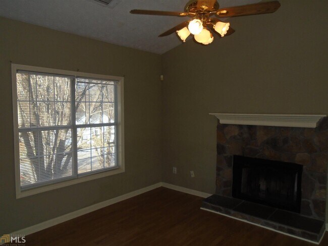 Building Photo - 275 Thorn Brook Cir