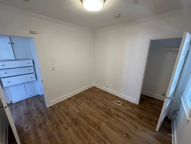 Building Photo - Fairview Heights Bungalow | 2 Bed / 1 Bath | Yard & Parking