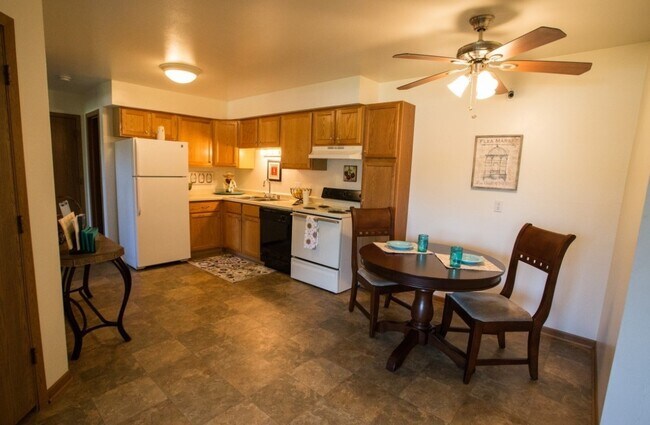 Cocina amplia - Delafield Country Aire Associates LLC
