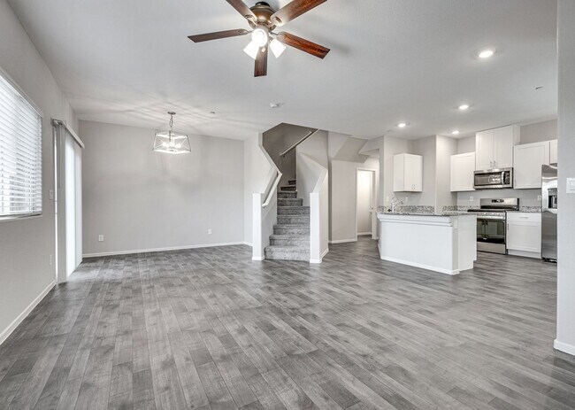Foto del edificio - Modern Two-Story Townhome with Community A...