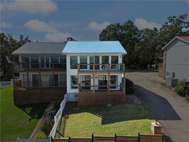 Building Photo - 14813 Dutchmans Dr