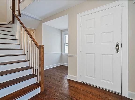 Building Photo - 1 Circle Hill Rd, Pelham, NY 10803