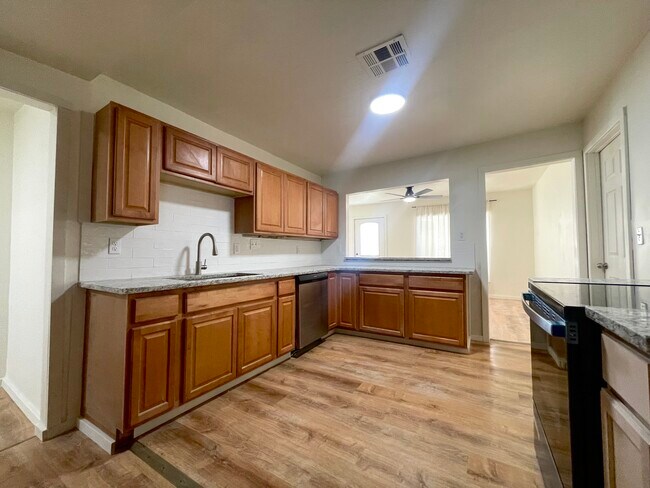 Foto del edificio - 209 W 2nd St