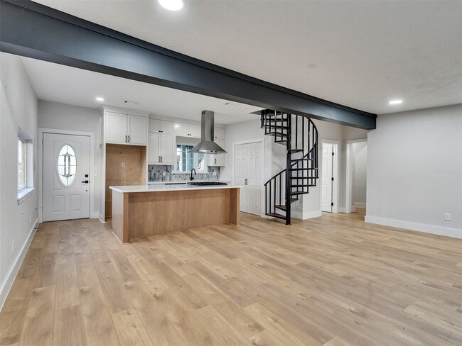 Building Photo - 7016 Delesandri Dr