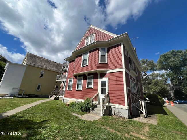 Foto del edificio - 1084 Wendell Ave
