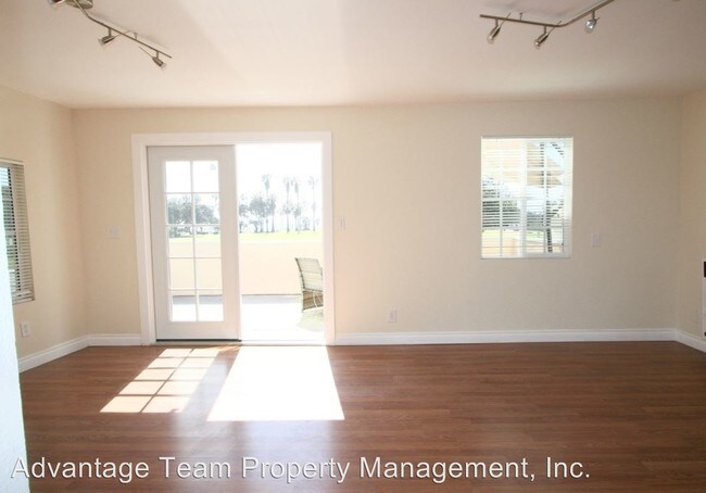 Building Photo - 830 1/2 W Mission Bay Dr