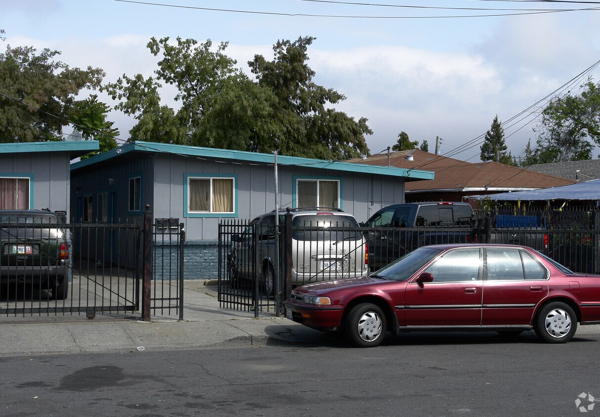 Primary Photo - 205-207 Dumbarton Ave