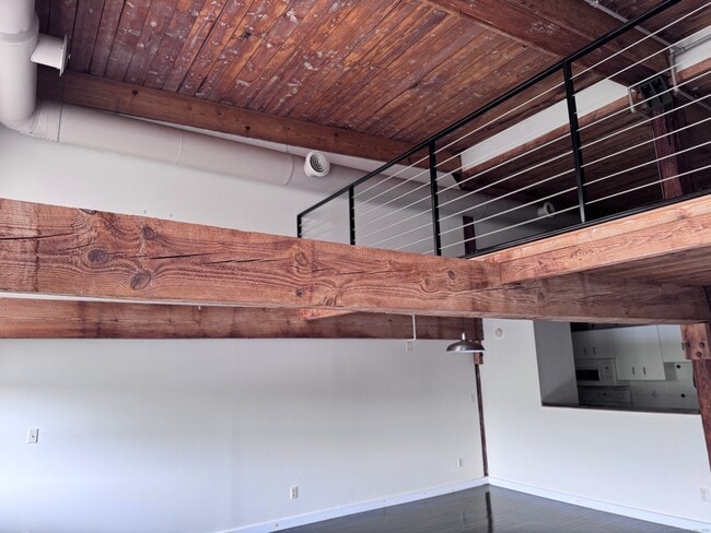 Building Photo - 68 Thermos Ave