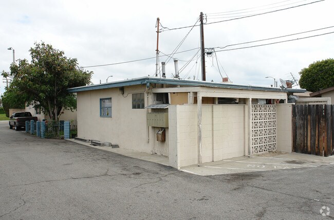 Building Photo - 681 Victoria St