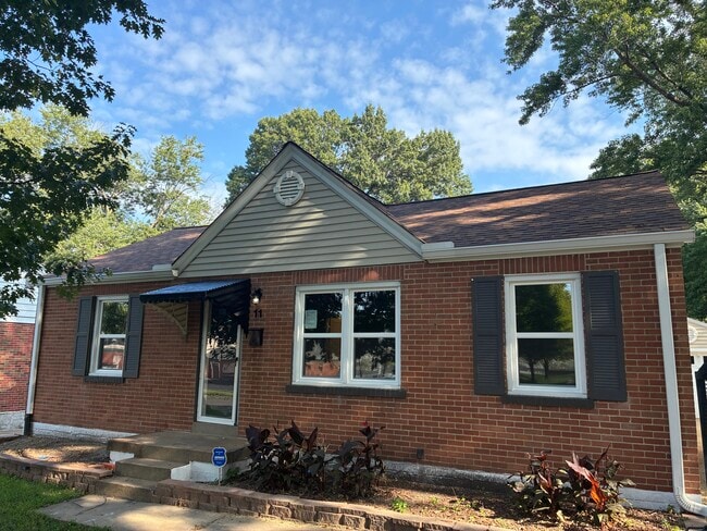 Building Photo - 11 S Duchesne Dr