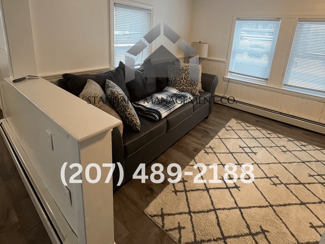 Building Photo - 3 Baker St