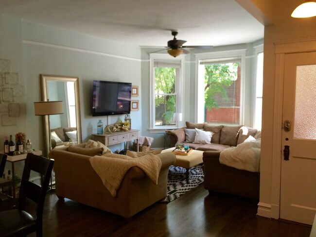 Foto del edificio - 2120 N Sheffield Ave