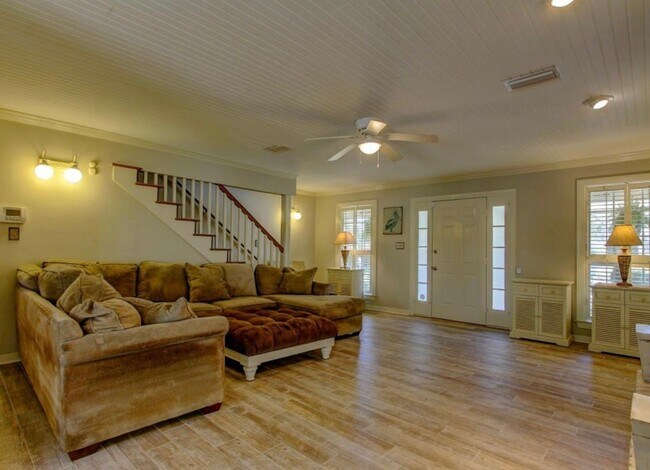 Foto del edificio - Executive Lakefront Retreat with Private P...