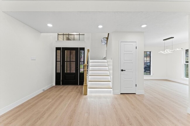 Building Photo - 7631 Ashton Dr