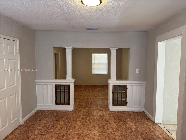 Foto del edificio - 153 NW 35th St