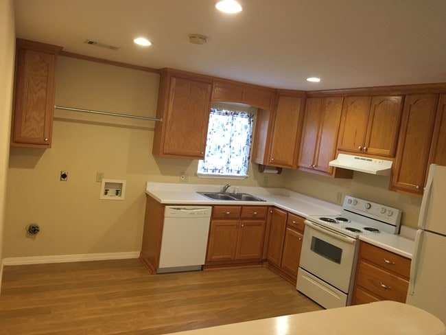 Kitchen - 1183 Sanders Rd