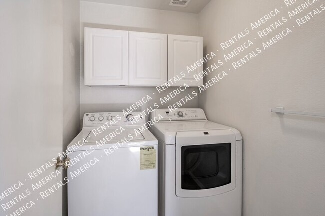 Building Photo - 2720 E Indian Wells Pl
