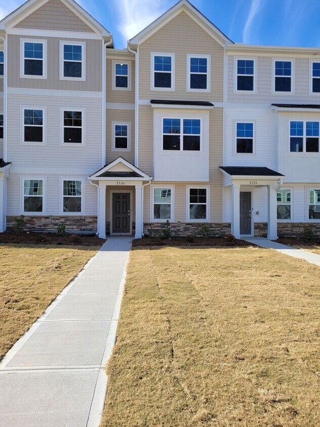 3 Bedroom Townhome in Raleigh House Rental in Raleigh, NC