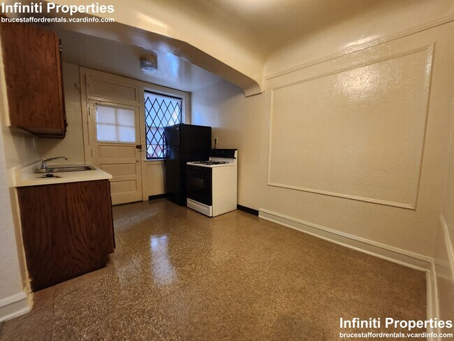 Building Photo - 1533 W 83rd St