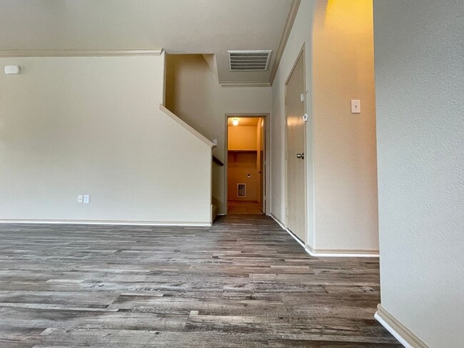 Foto del edificio - 4 Bedroom 2 Bath