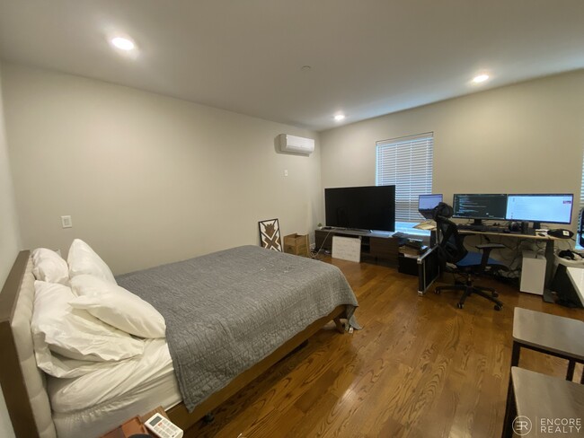 Building Photo - 1 Everett St