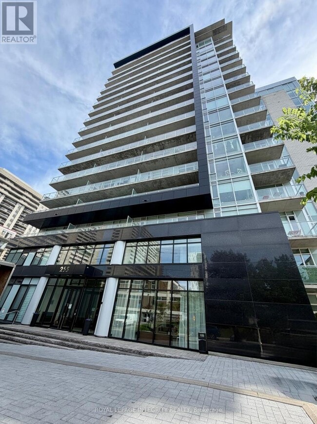 Building Photo - 255 Bay St