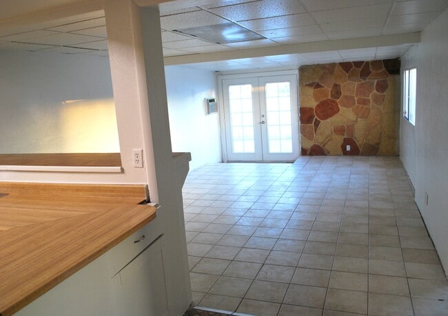 Foto del edificio - 2057 W Village Dr