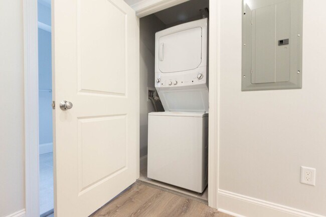 Foto del edificio - No Brokers Fee, No Security Deposit, New Constriction in Brighton