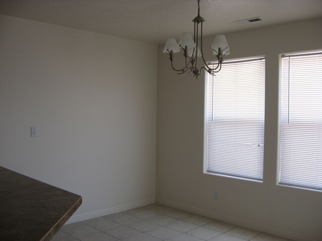 Building Photo - Spacious 2-Story Cedar City Duplex