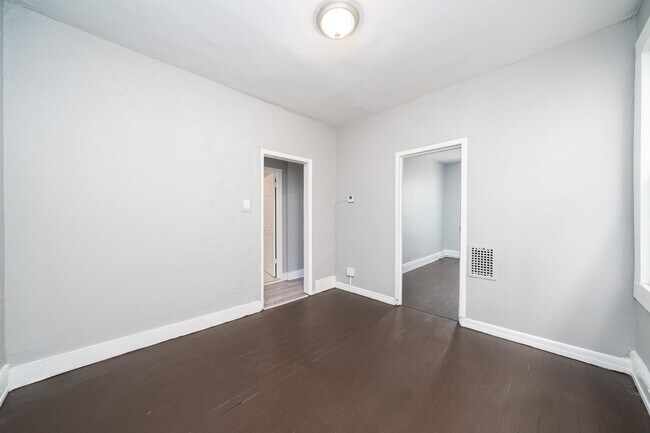Building Photo - 757 Garfield Ave