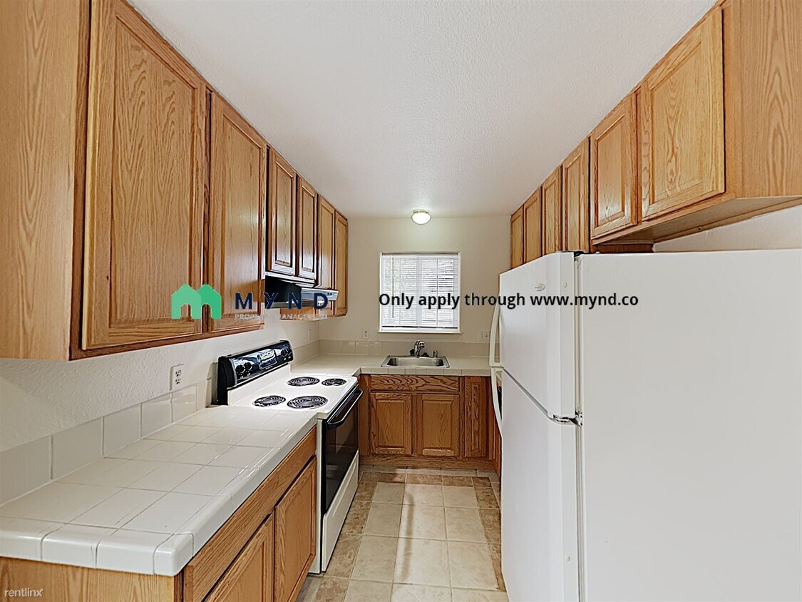 Primary Photo - 928-930 Ravenscourt Ave