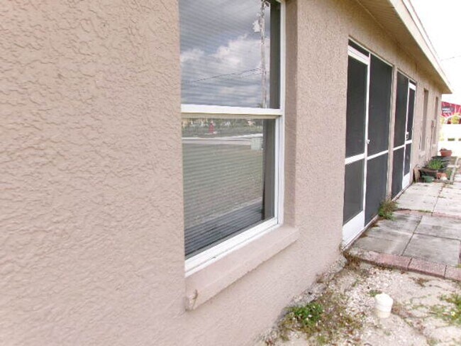 Foto del edificio - SW Cape 3/2/1 Duplex Avail Now