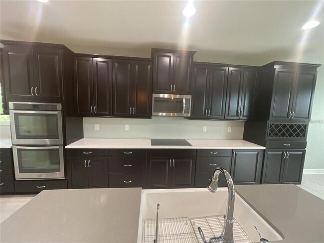 Building Photo - 31640 Fairhill Dr