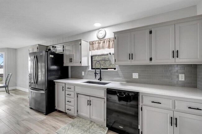 Building Photo - 112 Co Rd 139