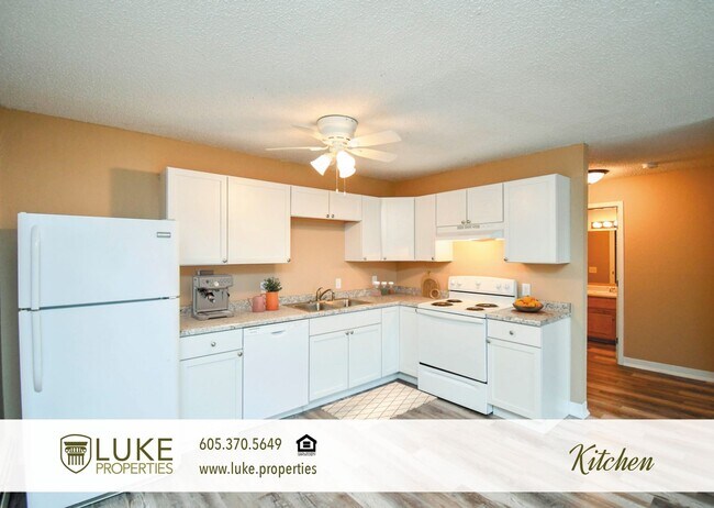 Building Photo - 405 S Sycamore Ave