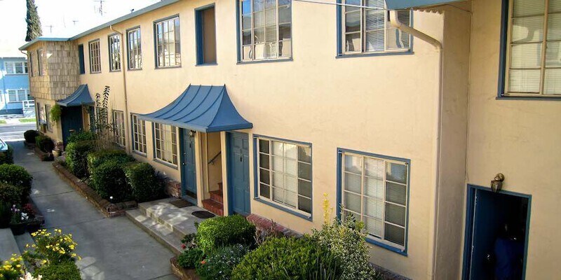 Primary Photo - Kenwood Apartments 2426