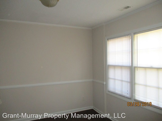 Building Photo - 2 br, 1.5 bath House - 2425 Commonwealth Dr.