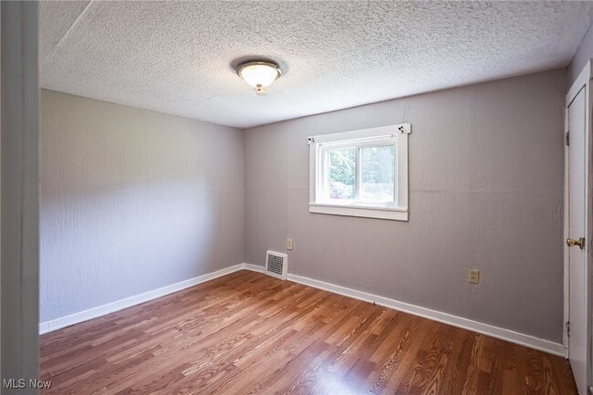Building Photo - 6180 Hillford Ave NE