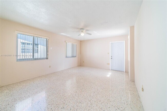 Foto del edificio - 23 NW 33rd Ave