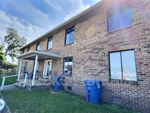 Building Photo - 2211 US-60