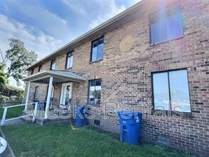 Building Photo - 2211 US-60