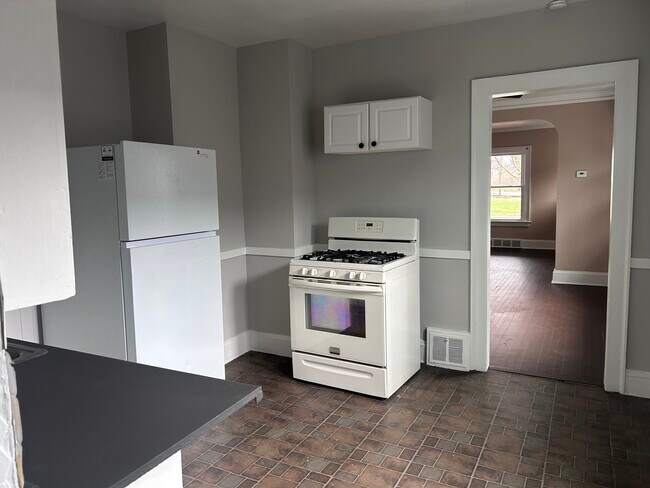 Foto del edificio - 9501 Rosewood Ave