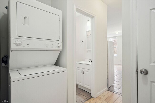 Foto del edificio - 3 br, 1 bath Triplex - 1616 WILLINGTON ST ...