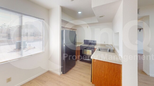 Foto del edificio - 1810 E Blacklidge Dr