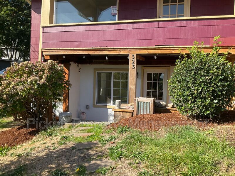 Primary Photo - 323 S Summit Ave